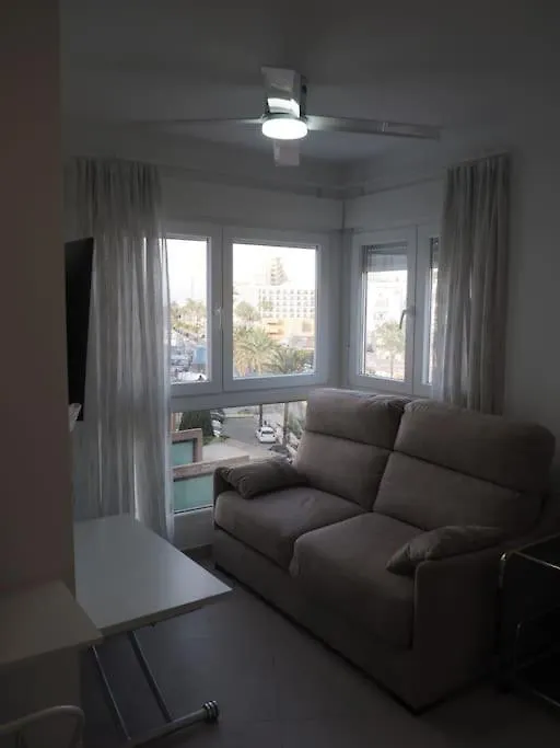贝纳尔马德纳Puerto Marina-Playa Malapesquera公寓